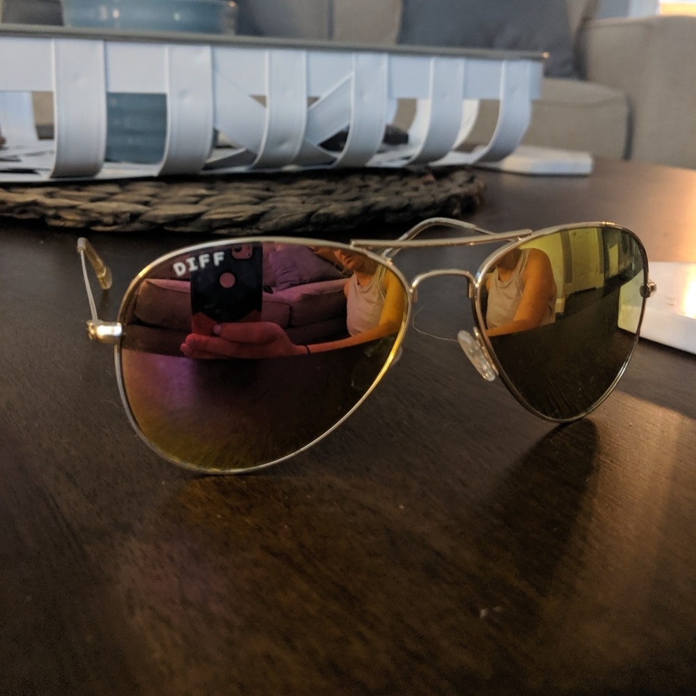 Diff eyeware Pink aviators great shape